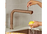 Front  koud  warm en kokend-water-kraan met kindveilige  dubbel druk-draai bedieningsknop  Rose Koper